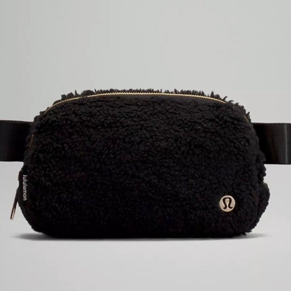 Lululemon Everywhere Fleece Belt Bag Black